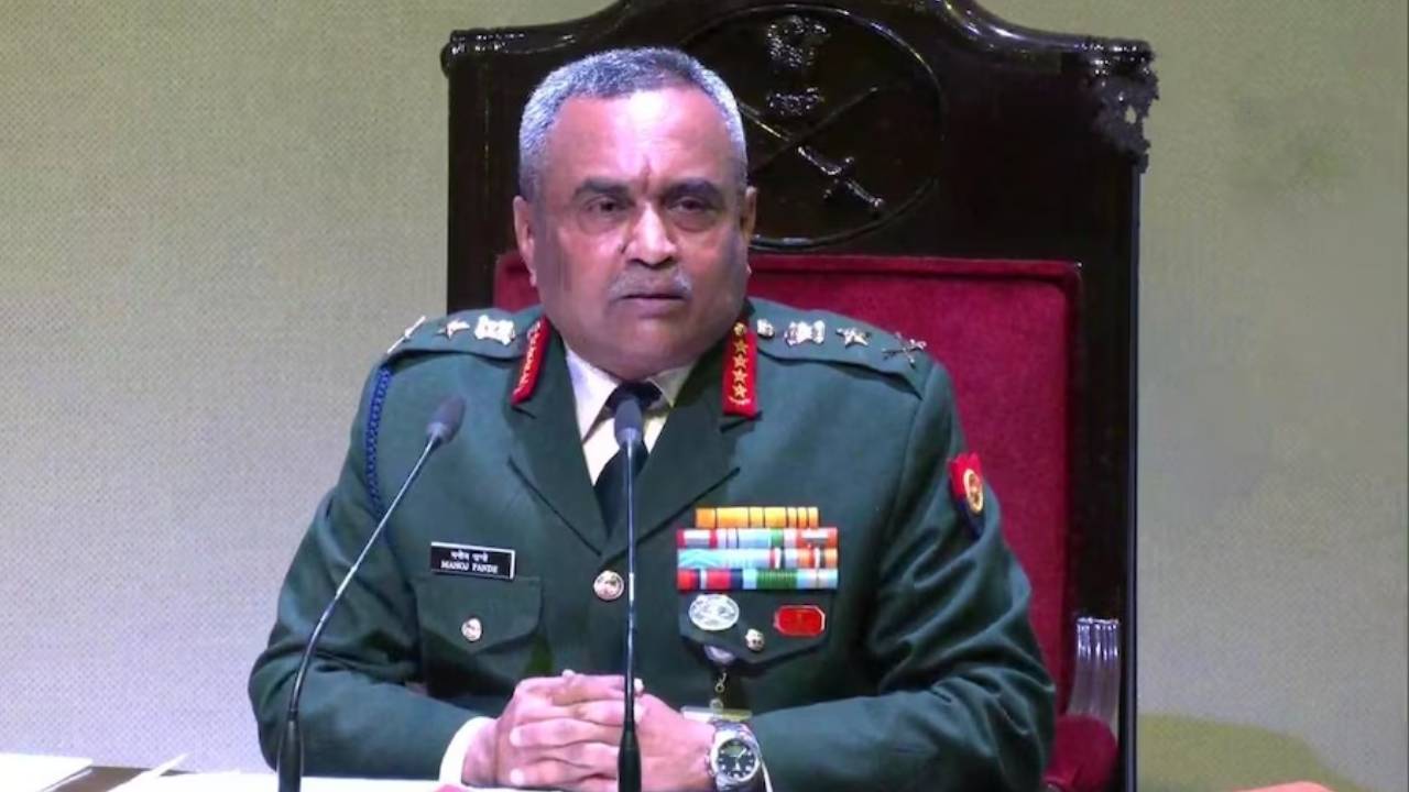 Army Chief Manoj Pandey: చైనా సరిహద్దు సురక్షితం.. ఎలాంటి పరిస్థితినైనా ఎదుర్కొనేందుకు సైన్యం సిద్ధం Army Chief Manoj Pandey: చైనా సరిహద్దు సురక్షితం.. ఎలాంటి పరిస్థితినైనా ఎదుర్కొనేందుకు సైన్యం సిద్ధం