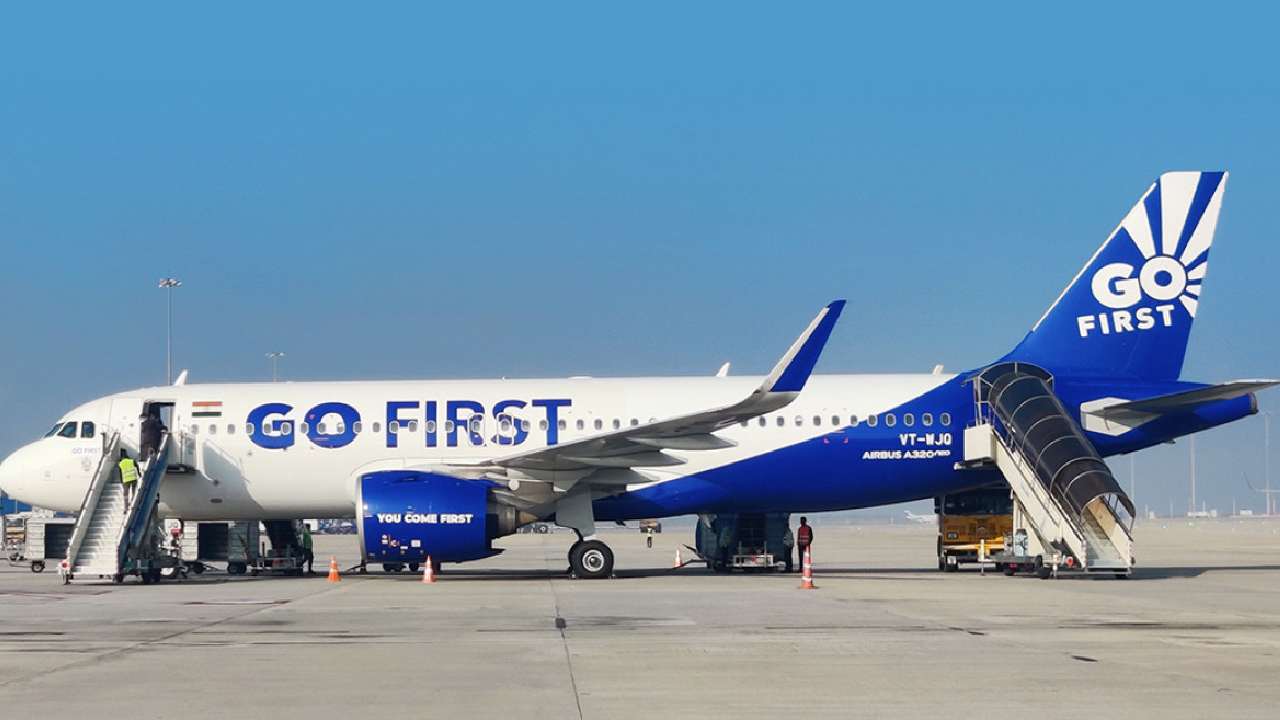 Go First Flight: ప్రయాణికుల్ని విడిచిపెట్టి వెళ్లిపోయిన విమానం.. పది లక్షల ఫైన్ వేసిన డీజీసీఏ Go First Flight: ప్రయాణికుల్ని విడిచిపెట్టి వెళ్లిపోయిన విమానం.. పది లక్షల ఫైన్ వేసిన డీజీసీఏ