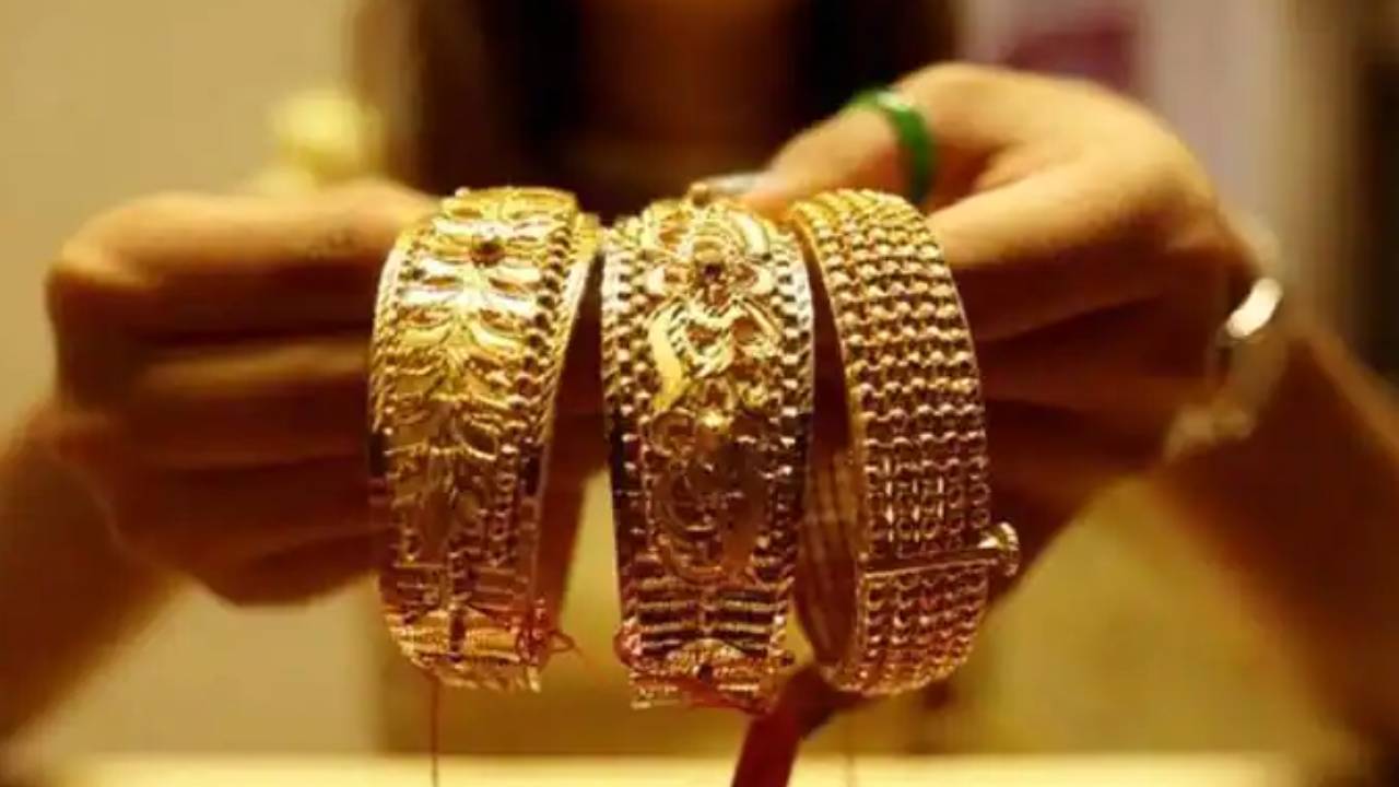 Gold Price Today: పెరిగిన బంగారం, వెండి ధరలు.. తెలుగు రాష్ట్రాల్లో గోల్డ్ రేట్స్ ఎలా ఉన్నాయంటే.. Gold Price Today: పెరిగిన బంగారం, వెండి ధరలు.. తెలుగు రాష్ట్రాల్లో గోల్డ్ రేట్స్ ఎలా ఉన్నాయంటే..