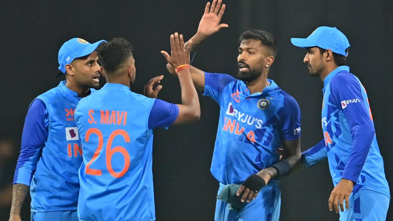 IND vs SL 1st T20: ఉత్కఠభరిత పోరులో విజయం తరువాత కెప్టెన్ హార్దిక్ పాండ్యా ఏమన్నాడంటే? IND vs SL 1st T20: ఉత్కఠభరిత పోరులో విజయం తరువాత కెప్టెన్ హార్దిక్ పాండ్యా ఏమన్నాడంటే?
