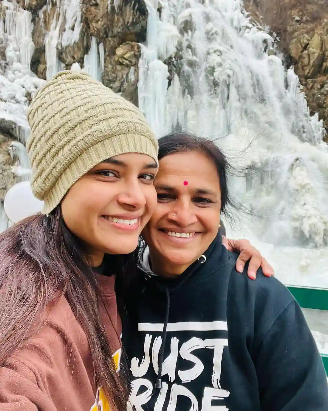 Hari Teja family vacation to kashmir
