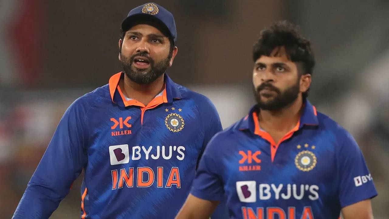 ICC Fined Team India: న్యూజిలాండ్తో తొలివన్డేలో టీమిండియాకు జరిమానా విధించిన ఐసీసీ.. ఎందుకంటే? ICC Fined Team India: న్యూజిలాండ్తో తొలివన్డేలో టీమిండియాకు జరిమానా విధించిన ఐసీసీ.. ఎందుకంటే?