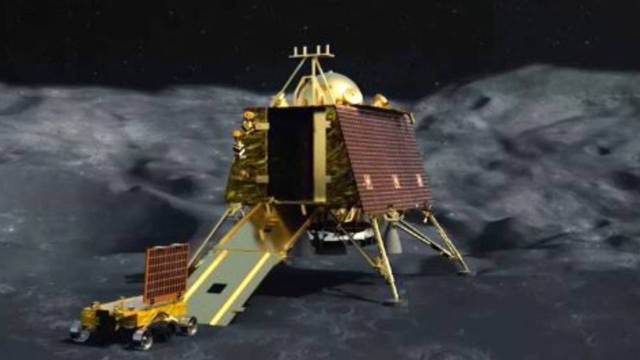 ISRO Chandrayan-3 : జూలై నాటికి చంద్రునిపైకి చంద్రయాన్-3.. సురక్షిత ల్యాండింగ్పై దృష్టిపెట్టామన్న ఇస్రో చైర్మన్ ISRO Chandrayan-3 : జూలై నాటికి చంద్రునిపైకి చంద్రయాన్-3.. సురక్షిత ల్యాండింగ్పై దృష్టిపెట్టామన్న ఇస్రో చైర్మన్