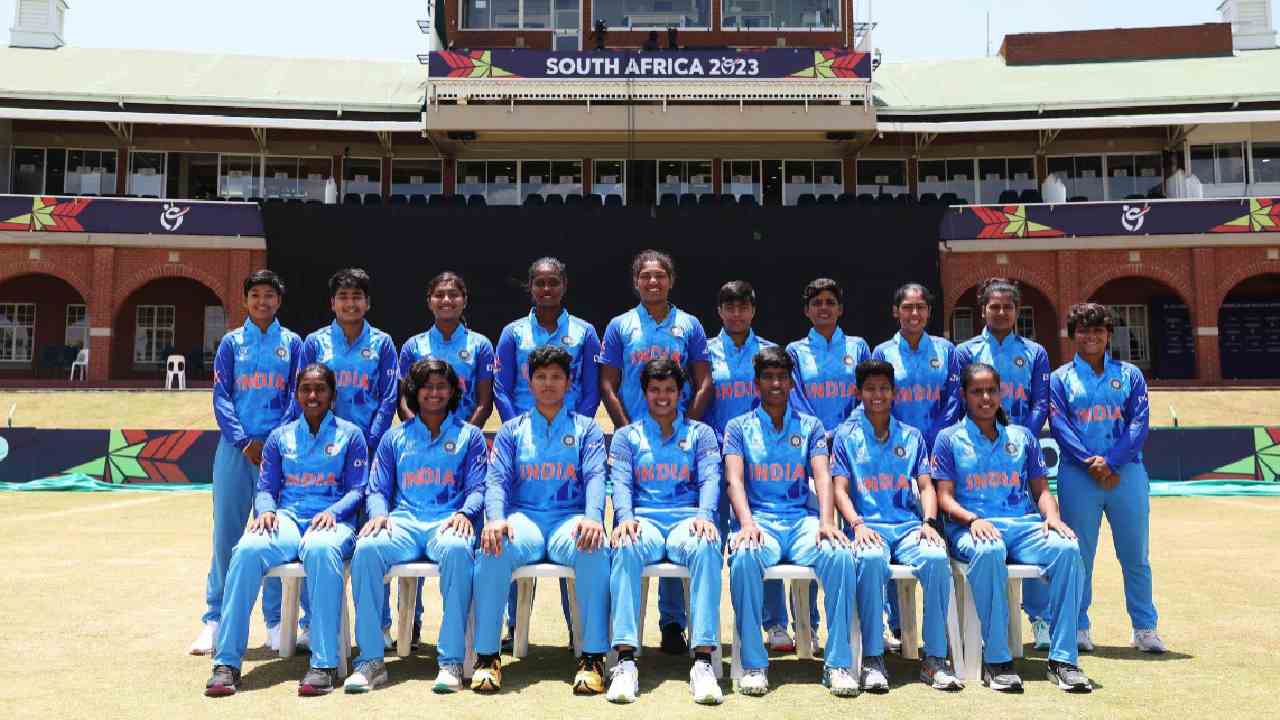 India Women U19: మహిళల అండర్-19 టీ20 ప్రపంచ కప్ ఫైనల్.. 68 పరుగులకే ఇంగ్లండ్ ఆలౌట్.. భారత టార్గెట్ 69 India Women U19: మహిళల అండర్-19 టీ20 ప్రపంచ కప్ ఫైనల్.. 68 పరుగులకే ఇంగ్లండ్ ఆలౌట్.. భారత టార్గెట్ 69