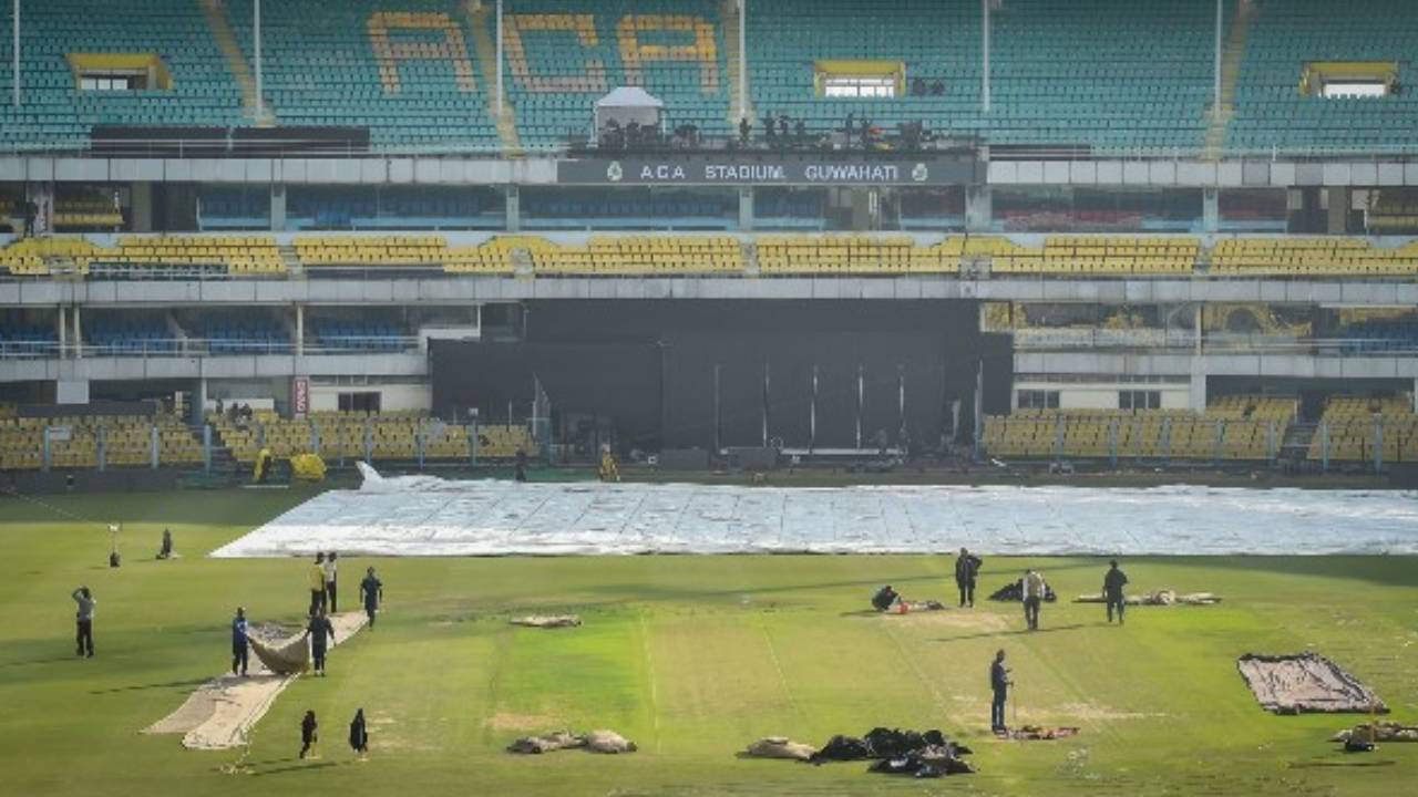 India vs Sri Lanka Match: రేపు గౌహతిలో ఇండియా వర్సెస్ శ్రీలంక తొలి వన్డే.. పరుగుల వరద ఖాయమా? గత రికార్డులు పరిశీలిస్తే.. India vs Sri Lanka Match: రేపు గౌహతిలో ఇండియా వర్సెస్ శ్రీలంక తొలి వన్డే.. పరుగుల వరద ఖాయమా? గత రికార్డులు పరిశీలిస్తే..