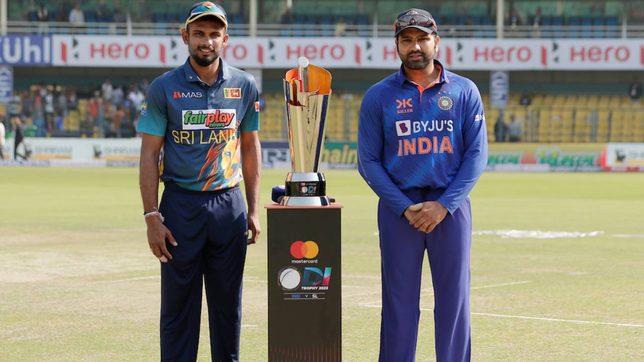 IND vs SL 1st ODI : టాస్ గెలిచిన శ్రీలంక.. బ్యాటింగ్ భారత్దే.. ఇషాన్, సూర్యకు దక్కని చోటు.. వెంకటేశ్ ప్రసాద్ ఆగ్రహం IND vs SL 1st ODI : టాస్ గెలిచిన శ్రీలంక.. బ్యాటింగ్ భారత్దే.. ఇషాన్, సూర్యకు దక్కని చోటు.. వెంకటేశ్ ప్రసాద్ ఆగ్రహం