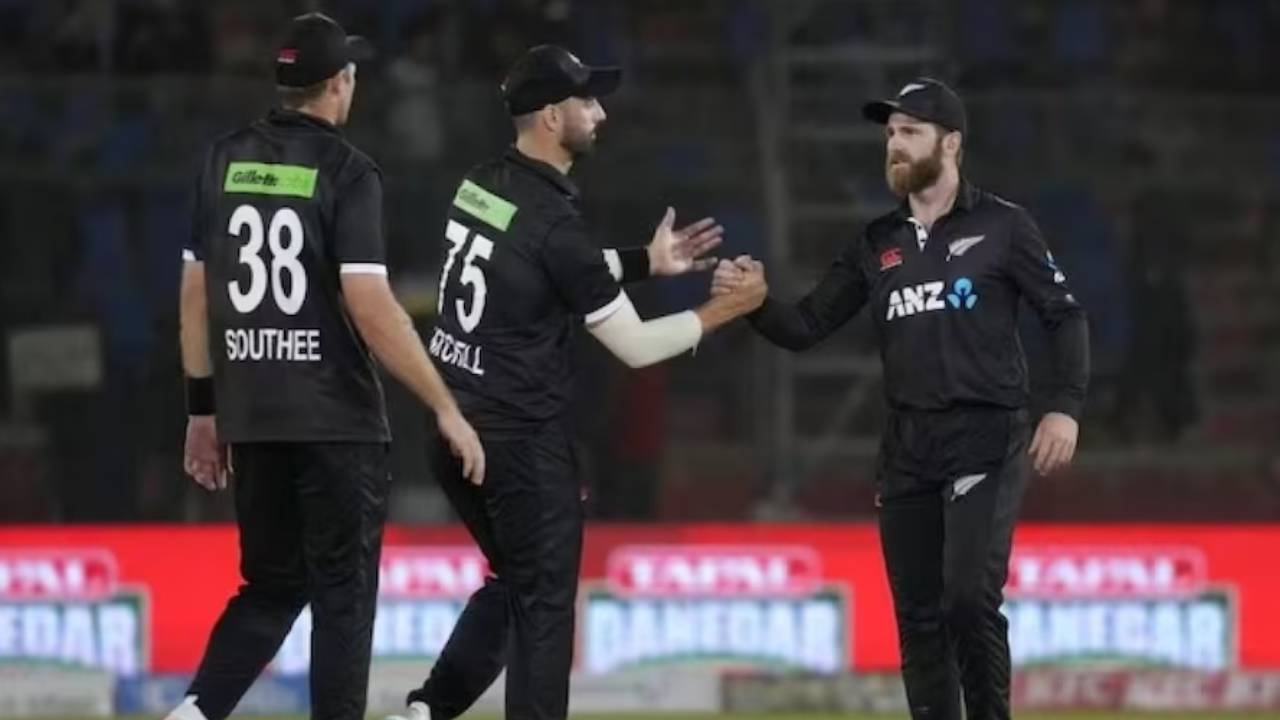 India vs New Zealand: భారత్తో జరిగే టీ20 సిరీస్కు న్యూజిలాండ్ జట్టు ప్రకటన.. కెప్టెన్గా మిచెల్ సాంట్నర్.. India vs New Zealand: భారత్తో జరిగే టీ20 సిరీస్కు న్యూజిలాండ్ జట్టు ప్రకటన.. కెప్టెన్గా మిచెల్ సాంట్నర్..