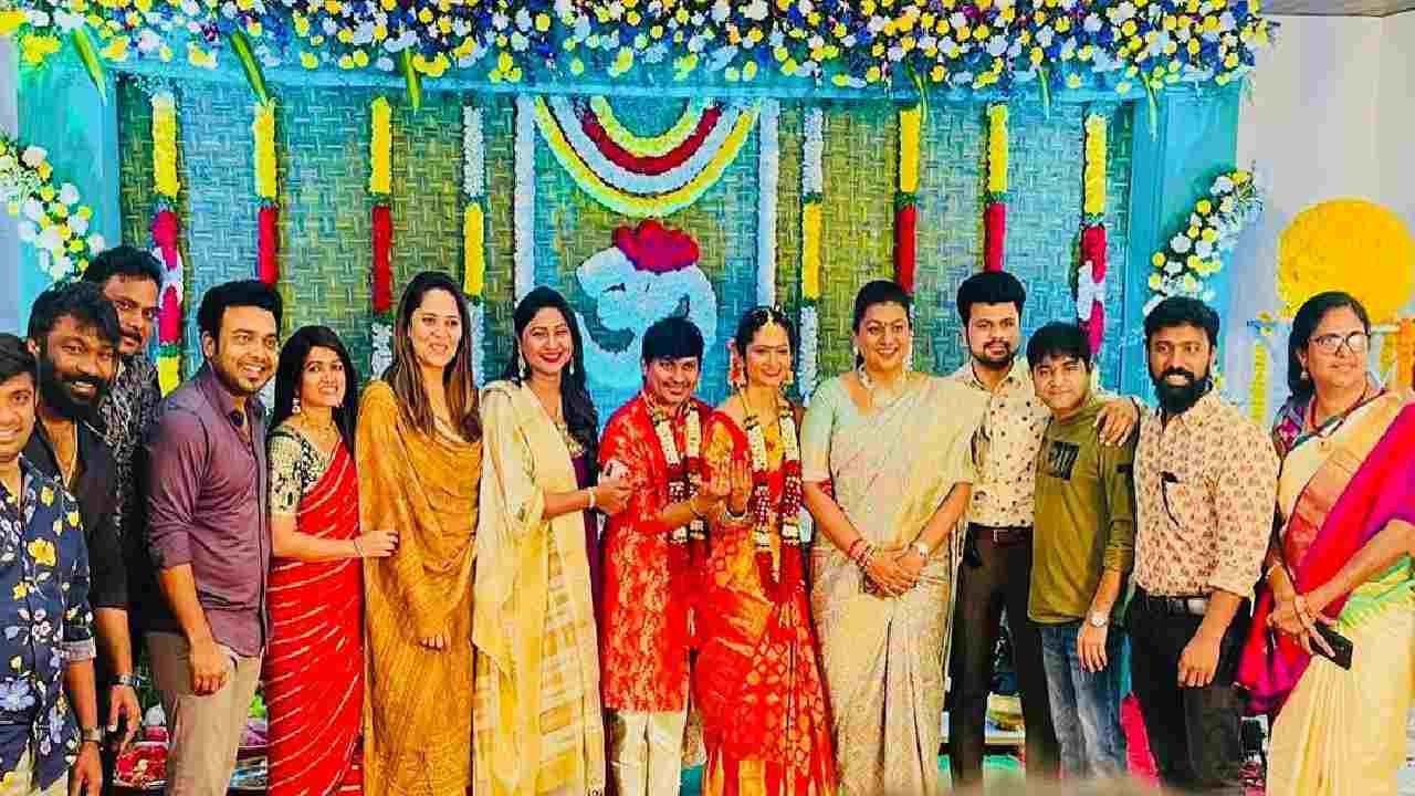 Jabardasth Rakesh – Jordar Sujatha : ఎంగేజ్మెంట్తో ఒకటైన జబర్దస్త్ జంట.. Jabardasth Rakesh – Jordar Sujatha : ఎంగేజ్మెంట్తో ఒకటైన జబర్దస్త్ జంట..