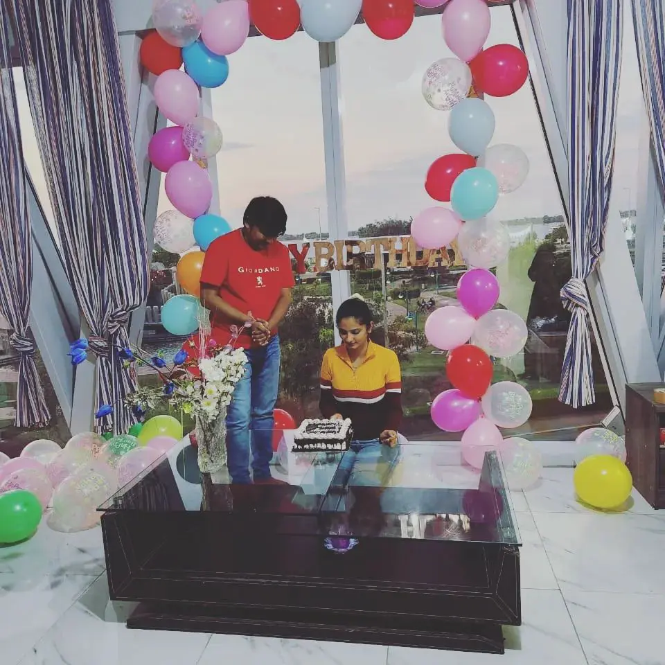 Jabardasth Rakesh celebrated Sujatha birthday in a grand way