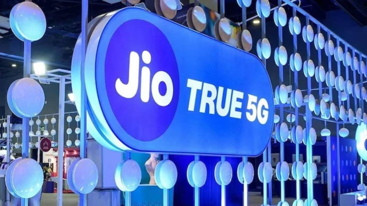 Jio 5G Rolling Out : రిలయన్స్ జియో 5G సర్వీసులు.. ఏయే నగరాల్లో 5G ప్లాన్లు ఉన్నాయంటే? ఎలా యాక్టివేట్ చేసుకోవాలో తెలుసా? Jio 5G Rolling Out : రిలయన్స్ జియో 5G సర్వీసులు.. ఏయే నగరాల్లో 5G ప్లాన్లు ఉన్నాయంటే? ఎలా యాక్టివేట్ చేసుకోవాలో తెలుసా?