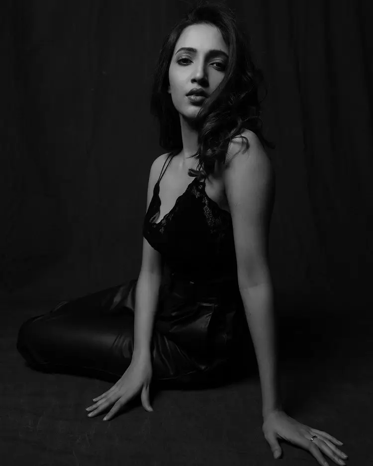 Neha Shetty Stunning Pics In Dark Mode