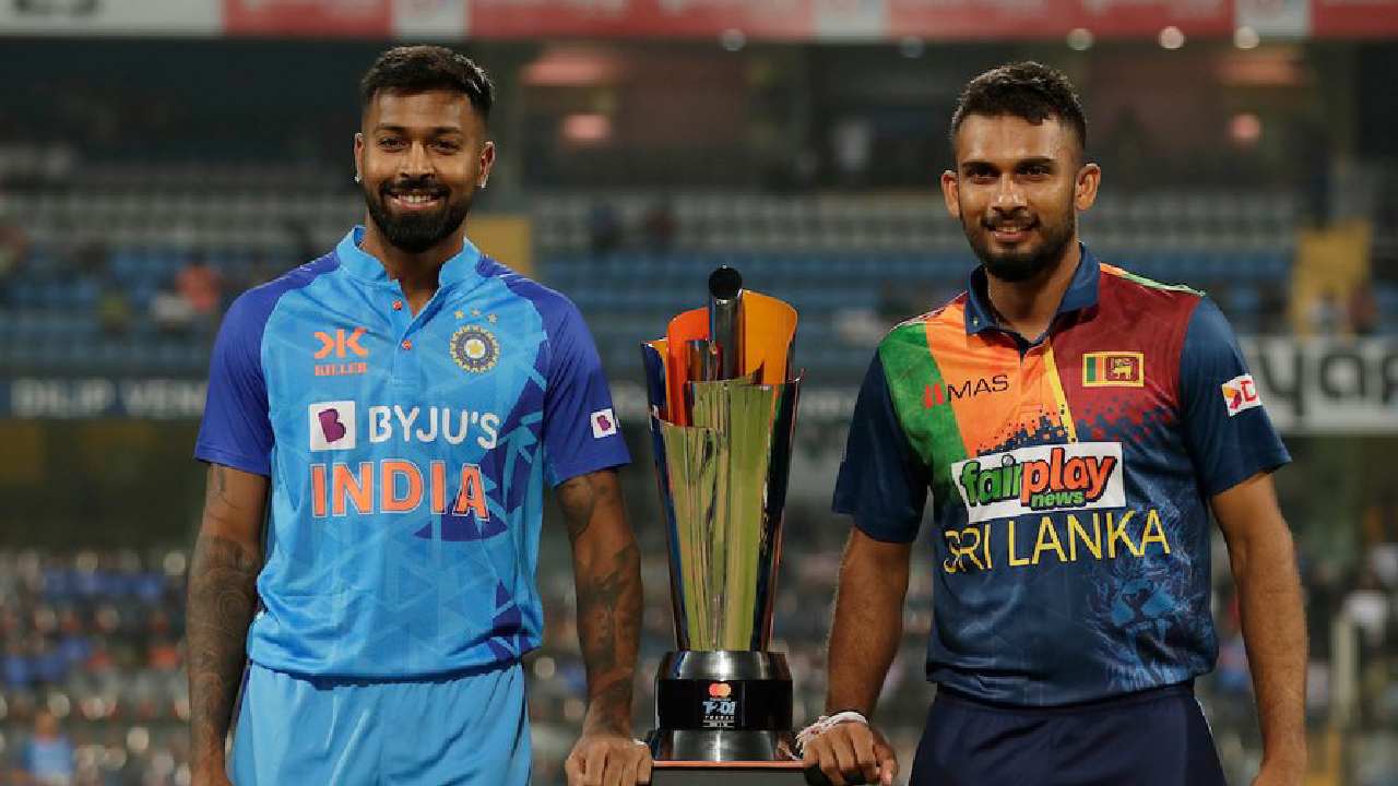 India vs Sri Lanka: బ్యాటింగ్కు దిగిన టీమిండియా.. ఓపెనర్లుగా క్రీజులోకి ఇషాన్, శుభ్మన్ India vs Sri Lanka: బ్యాటింగ్కు దిగిన టీమిండియా.. ఓపెనర్లుగా క్రీజులోకి ఇషాన్, శుభ్మన్