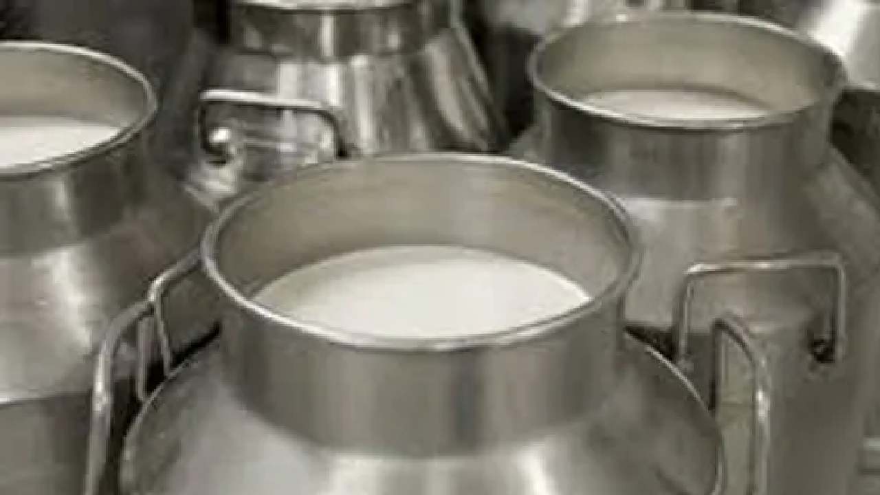 Adulterated milk: కల్తీ పాలు అమ్మాడని 1990లో ఫిర్యాదు.. ఇప్పుడు శిక్షపడిన వైనం Adulterated milk: కల్తీ పాలు అమ్మాడని 1990లో ఫిర్యాదు.. ఇప్పుడు శిక్షపడిన వైనం