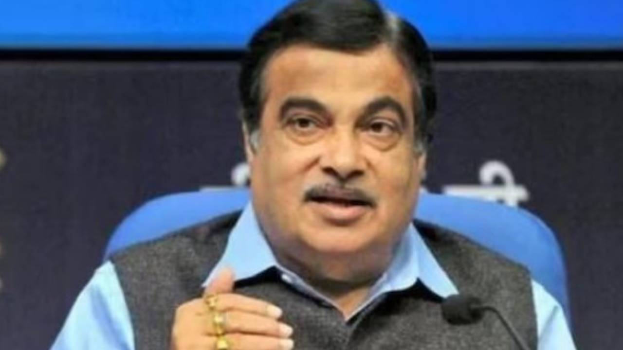 Union Minister Nitin Gadkari : నితిన్ గడ్కరీ కార్యాలయంకు బెదిరింపు కాల్స్ చేసిన వ్యక్తిని గుర్తించిన పోలీసులు .. జైల్లో అధికారుల కళ్లుగప్పి ఫోన్ చేశాడట.. Union Minister Nitin Gadkari : నితిన్ గడ్కరీ కార్యాలయంకు బెదిరింపు కాల్స్ చేసిన వ్యక్తిని గుర్తించిన పోలీసులు .. జైల్లో అధికారుల కళ్లుగప్పి ఫోన్ చేశాడట..