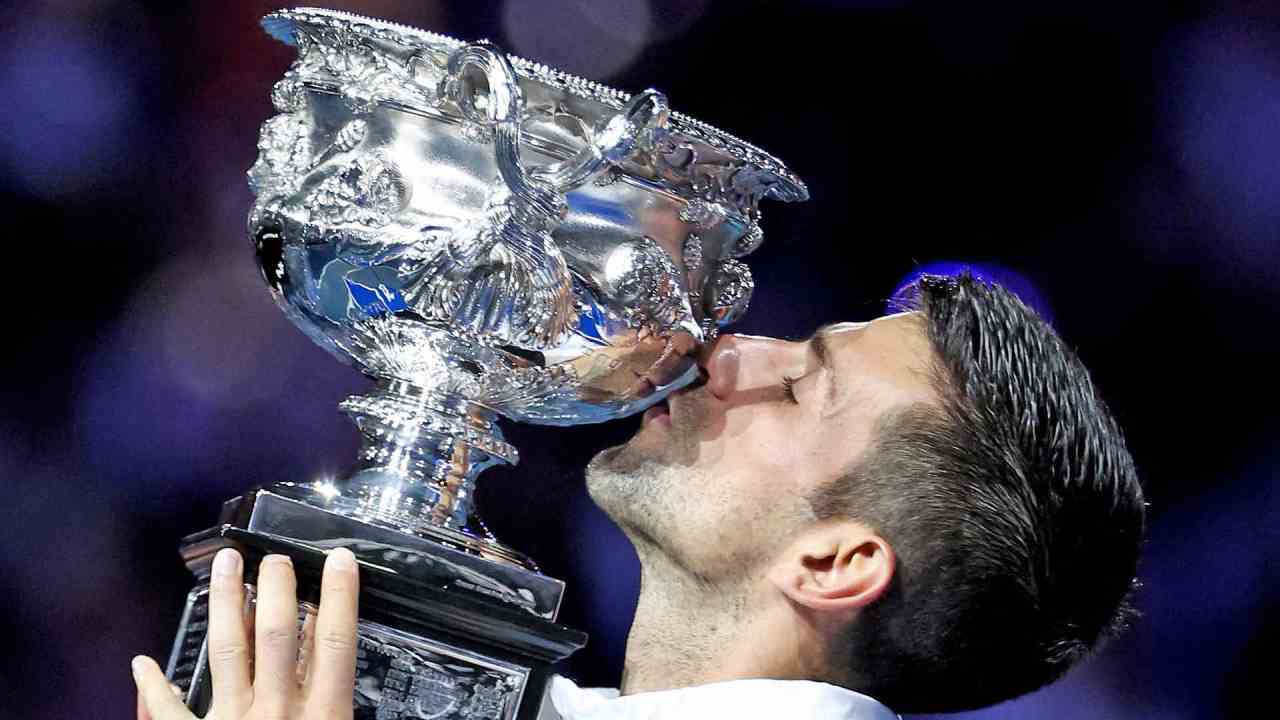 Novak Djokovic: ఆస్ట్రేలియన్ ఓపెన్ విజేత జకోవిచ్.. పదోసారి టైటిల్ సొంతం Novak Djokovic: ఆస్ట్రేలియన్ ఓపెన్ విజేత జకోవిచ్.. పదోసారి టైటిల్ సొంతం