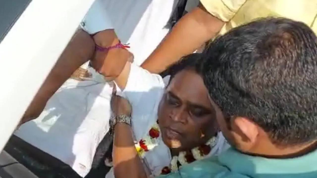 Odisha Minister Naba Das: ఒడిశా ఆరోగ్యశాఖ మంత్రిపై గుర్తుతెలియని దుండగులు కాల్పులు.. ఆస్పత్రికి తరలింపు Odisha Minister Naba Das: ఒడిశా ఆరోగ్యశాఖ మంత్రిపై గుర్తుతెలియని దుండగులు కాల్పులు.. ఆస్పత్రికి తరలింపు