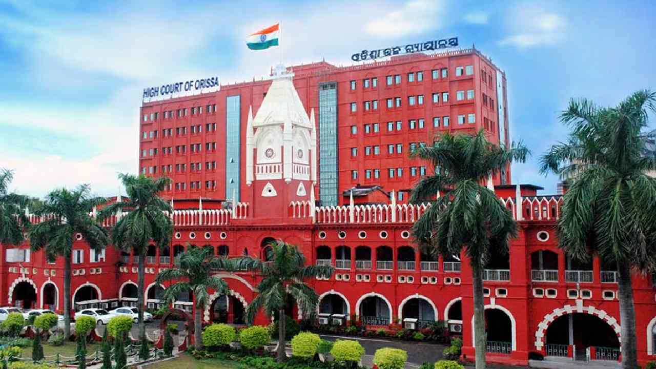 Orissa High Court: పెళ్లి చేసుకుంటానని నమ్మించి శృంగారంలో పాల్గొంటే రేప్గా పరిగణించలేం: ఒడిశా హైకోర్టు Orissa High Court: పెళ్లి చేసుకుంటానని నమ్మించి శృంగారంలో పాల్గొంటే రేప్గా పరిగణించలేం: ఒడిశా హైకోర్టు
