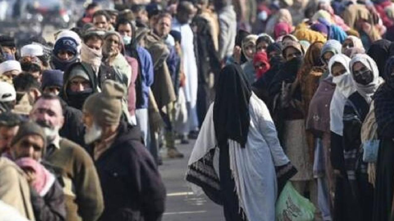 Pakistan: సాయం అడిగేందుకు సిగ్గుపడుతున్నా.. అయినా తప్పట్లేదు: పాక్ ప్రధాని Pakistan: సాయం అడిగేందుకు సిగ్గుపడుతున్నా.. అయినా తప్పట్లేదు: పాక్ ప్రధాని
