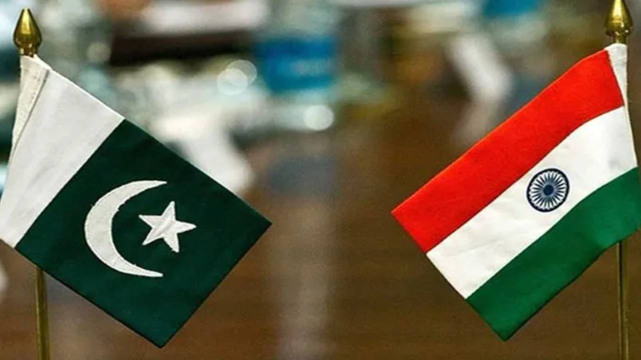 India Prisoners In Pak: పాక్ జైళ్లలో భారత పౌరులు ఎంతమంది ఉన్నారో తెలుసా? ఇండియాలో అయితే.. India Prisoners In Pak: పాక్ జైళ్లలో భారత పౌరులు ఎంతమంది ఉన్నారో తెలుసా? ఇండియాలో అయితే..