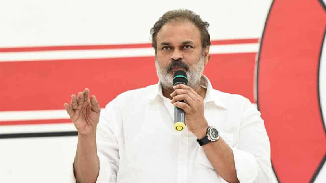janasena: త్వరలోనే పవన్ వారాహి యాత్ర మొదలు.. ఏపీ రోడ్లలాగే రాష్ట్ర పరిస్థితి: నాగబాబు janasena: త్వరలోనే పవన్ వారాహి యాత్ర మొదలు.. ఏపీ రోడ్లలాగే రాష్ట్ర పరిస్థితి: నాగబాబు