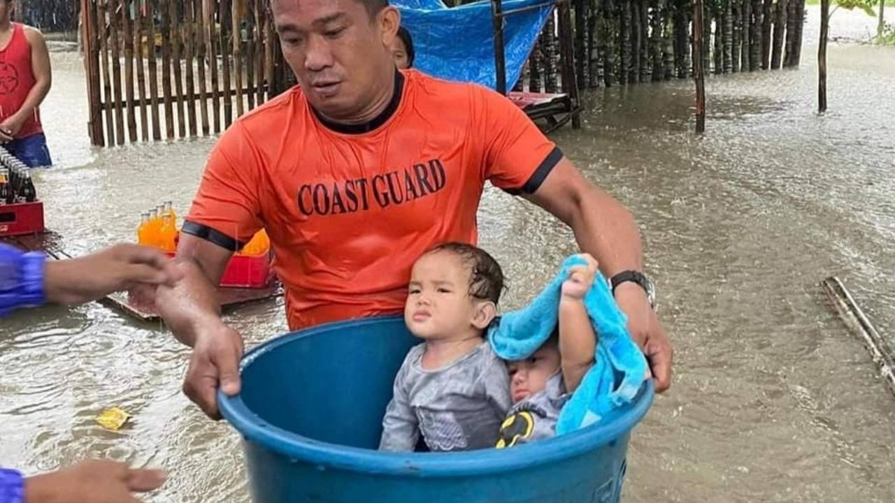 Philippines Floods: ఫిలిప్పీన్స్ను ముంచెత్తిన వరదలు.. 20మంది మృతి.. నిరాశ్రయులైన 70వేల మంది Philippines Floods: ఫిలిప్పీన్స్ను ముంచెత్తిన వరదలు.. 20మంది మృతి.. నిరాశ్రయులైన 70వేల మంది