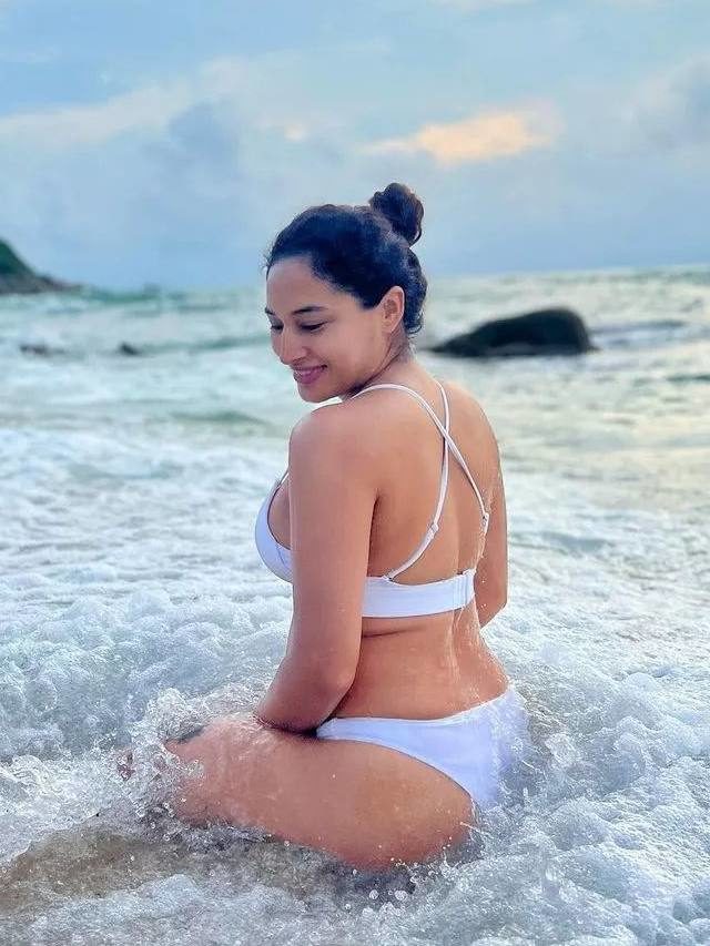 >ప్రెగ్నెంట్ లేడీ పూజ రామచంద్రన్ స్పెషల్ ఫోటోషూట్..