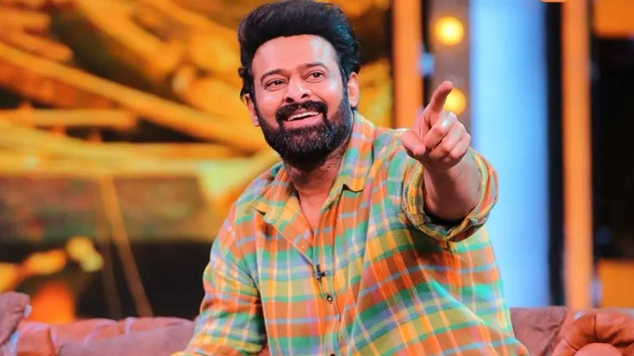 Prabhas: మారుతి కోసం ప్రభాస్ ఒకేసారి అన్నిరోజులా..? Prabhas: మారుతి కోసం ప్రభాస్ ఒకేసారి అన్నిరోజులా..?