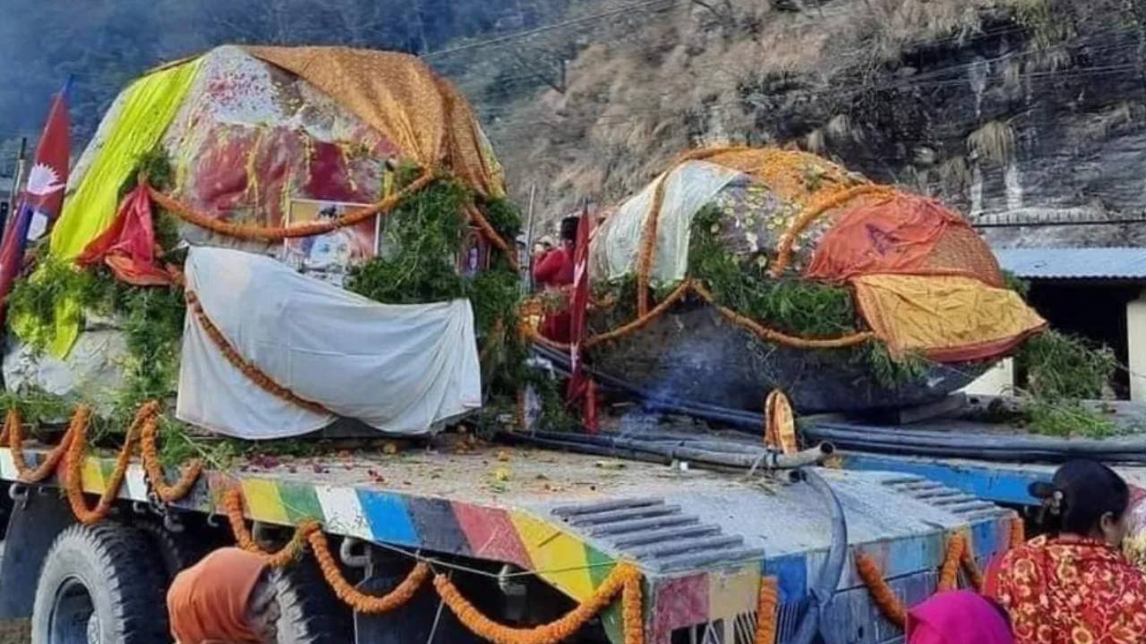 Ayodhya Rama Statue: నేపాల్ నుంచి శాలిగ్రామ శిలలు వచ్చేస్తున్నాయ్.. రేపు బీహార్లోకి ఎంట్రీ .. అయోధ్యకు ఎప్పుడంటే? Ayodhya Rama Statue: నేపాల్ నుంచి శాలిగ్రామ శిలలు వచ్చేస్తున్నాయ్.. రేపు బీహార్లోకి ఎంట్రీ .. అయోధ్యకు ఎప్పుడంటే?
