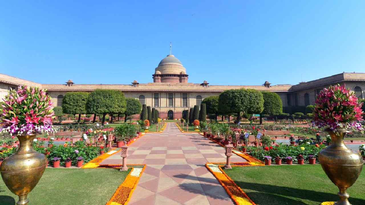 Rashtrapati Bhavan: సందర్శకులకు అందుబాటులోకి రానున్న రాష్ట్రపతి భవన్ గార్డెన్.. మార్చి 26 వరకు అవకాశం Rashtrapati Bhavan: సందర్శకులకు అందుబాటులోకి రానున్న రాష్ట్రపతి భవన్ గార్డెన్.. మార్చి 26 వరకు అవకాశం