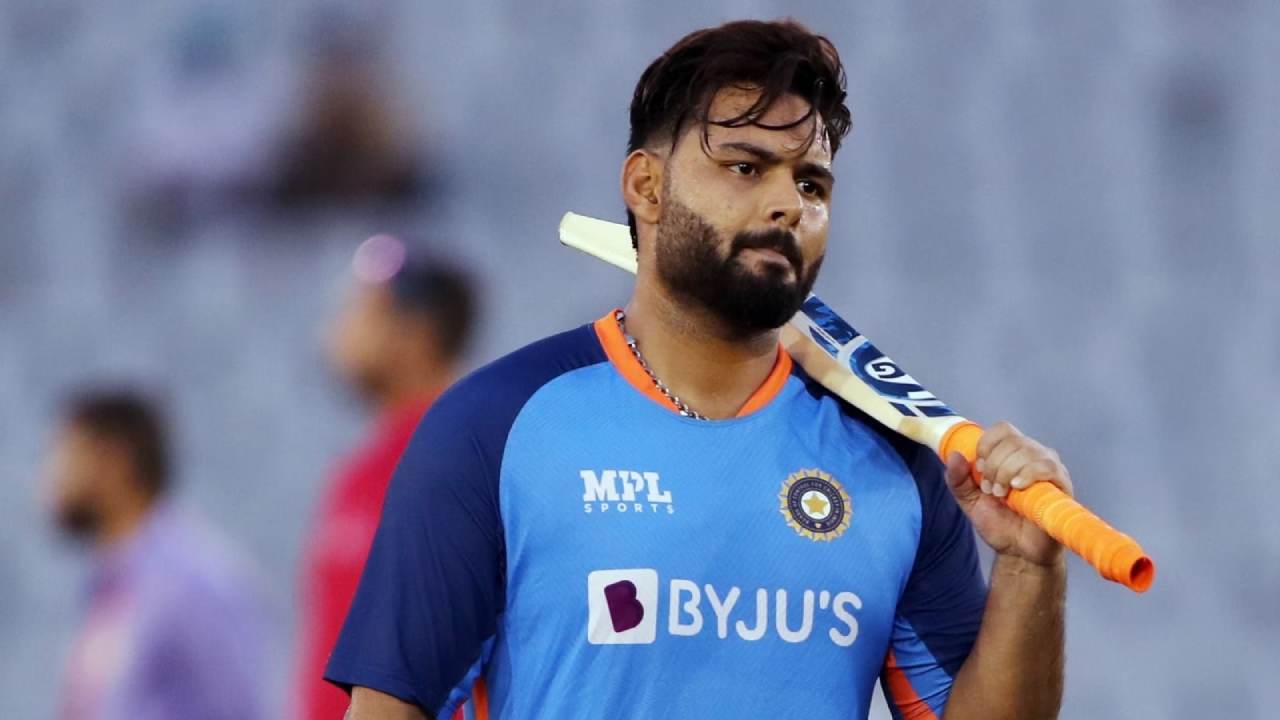 Rishabh Pant: కోలుకుంటున్న రిషబ్ పంత్.. రెండు వారాల్లో డిశ్చార్జయ్యే అవకాశం Rishabh Pant: కోలుకుంటున్న రిషబ్ పంత్.. రెండు వారాల్లో డిశ్చార్జయ్యే అవకాశం