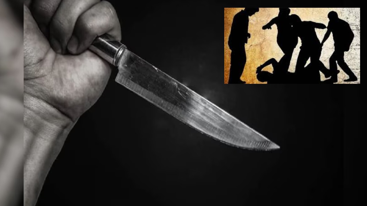 Rowdy Sheeters In Hyderabad : హైదరాబాద్ పాతబస్తీలో రెచ్చిపోతున్న రౌడీషీటర్లు.. యువకులను నగ్నంగా వీడియోలు తీస్తున్న గ్యాంగులు Rowdy Sheeters In Hyderabad : హైదరాబాద్ పాతబస్తీలో రెచ్చిపోతున్న రౌడీషీటర్లు.. యువకులను నగ్నంగా వీడియోలు తీస్తున్న గ్యాంగులు