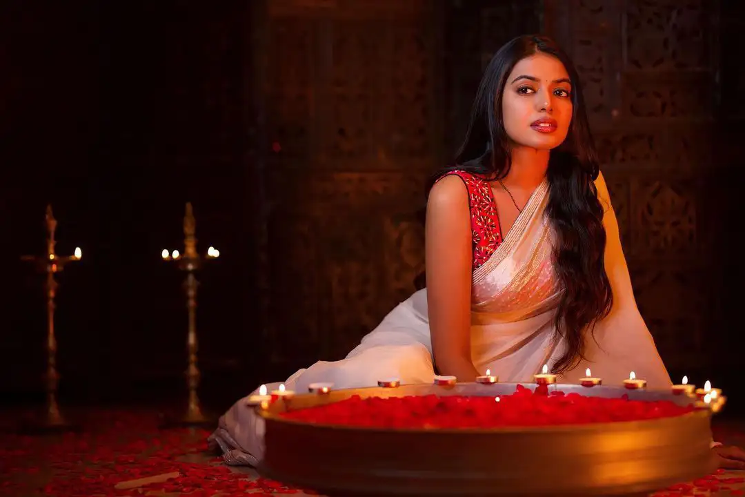 Shivani Rajashekar shines like a lamp in Darkness