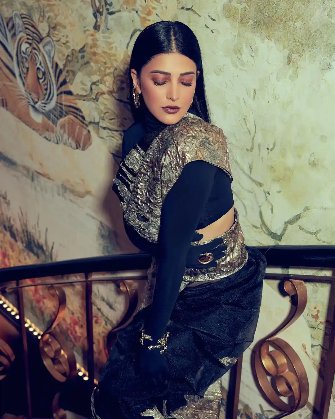 Shruti Haasan poses in stylish saree  