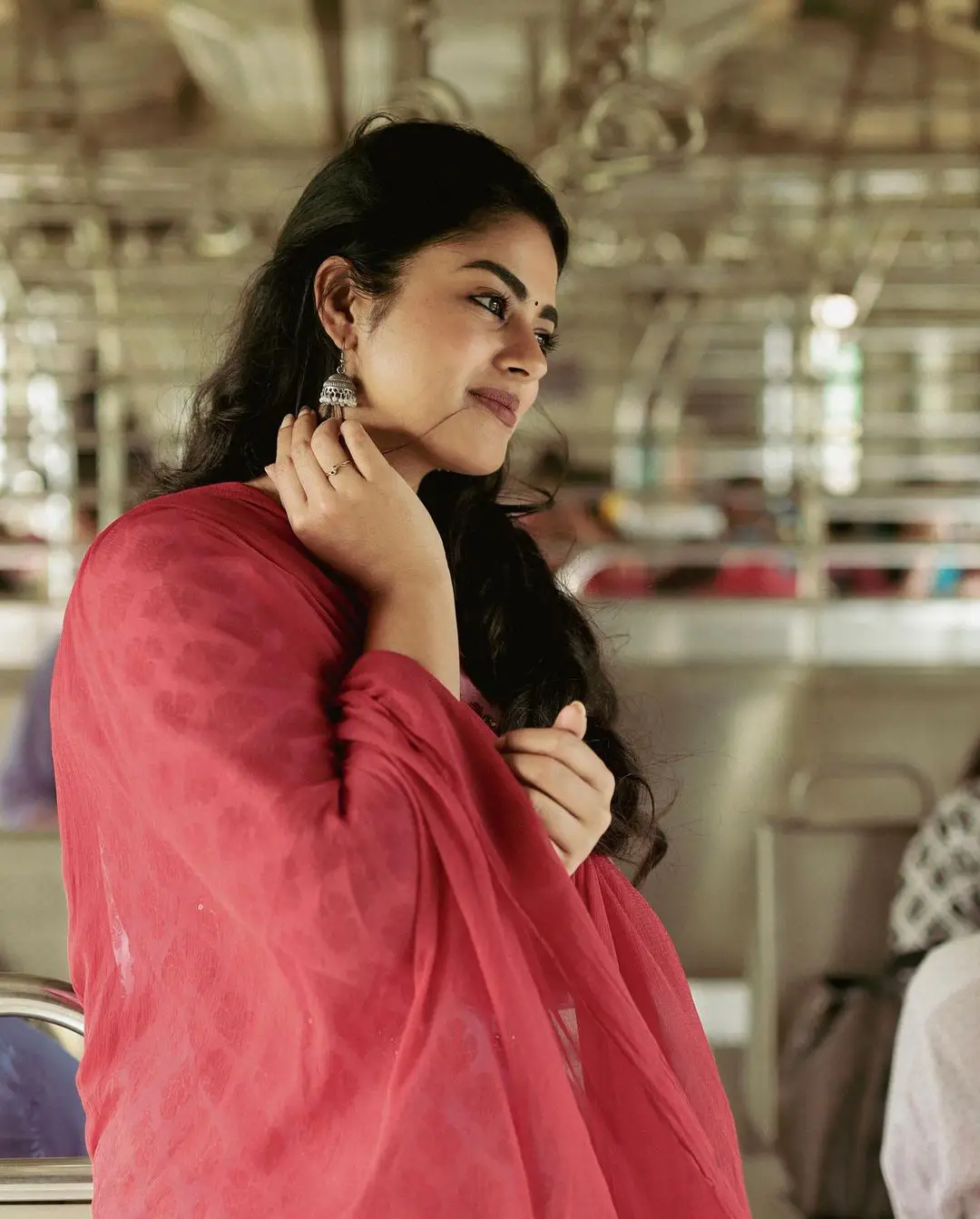 Siddhi Idnani cute photo shoot in Train 