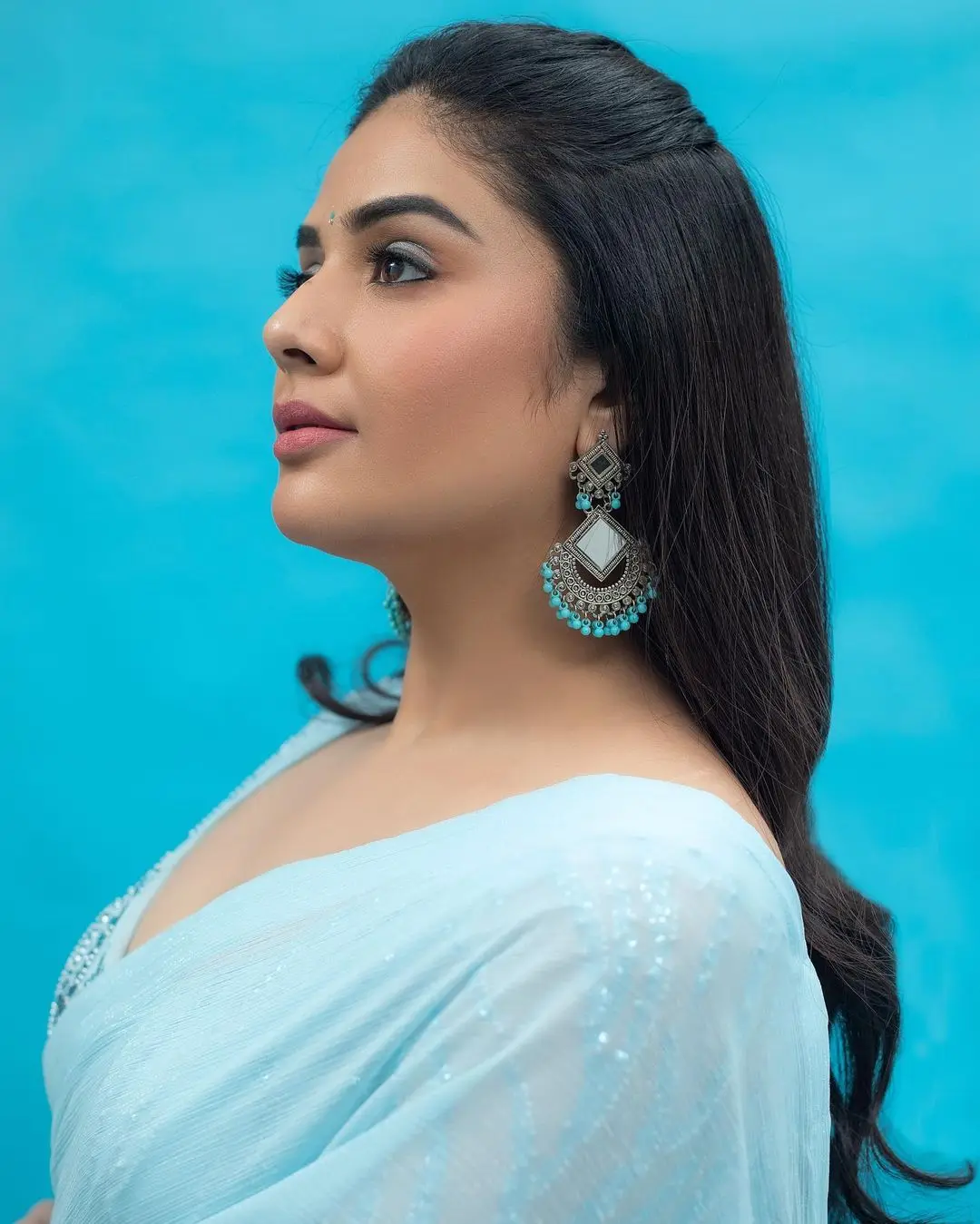 Sreemukhi In Blue Saree Will Steal Your Hearts
