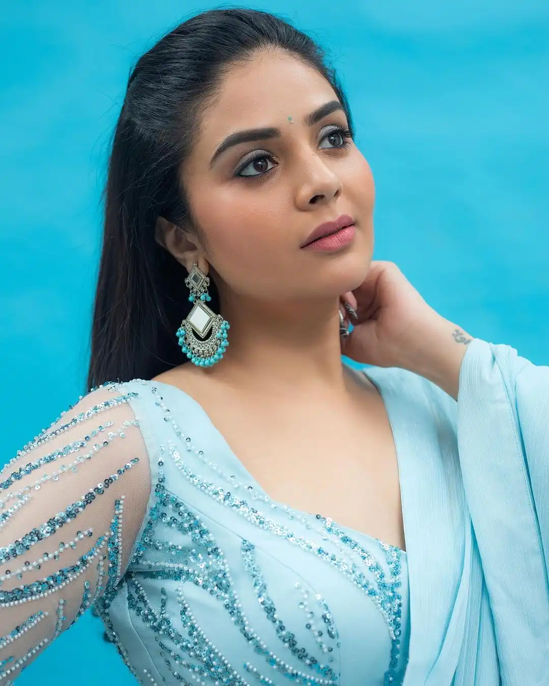 Sreemukhi In Blue Saree Will Steal Your Hearts