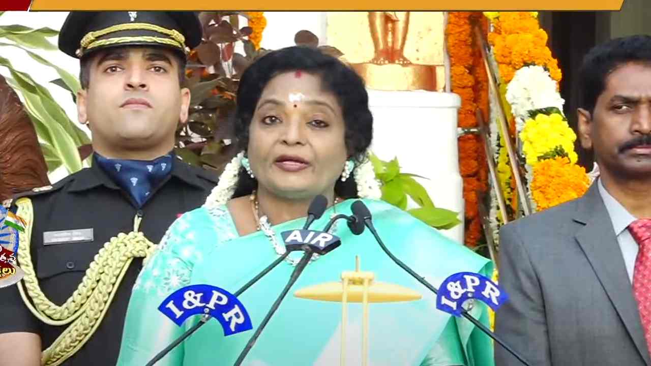 Tamilisai: తెలంగాణ అభివృద్ధి కోసం కృషి చేస్తా.. ప్రజాస్వామ్యాన్ని కాపాడుకుందాం: గవర్నర్ తమిళిసై Tamilisai: తెలంగాణ అభివృద్ధి కోసం కృషి చేస్తా.. ప్రజాస్వామ్యాన్ని కాపాడుకుందాం: గవర్నర్ తమిళిసై