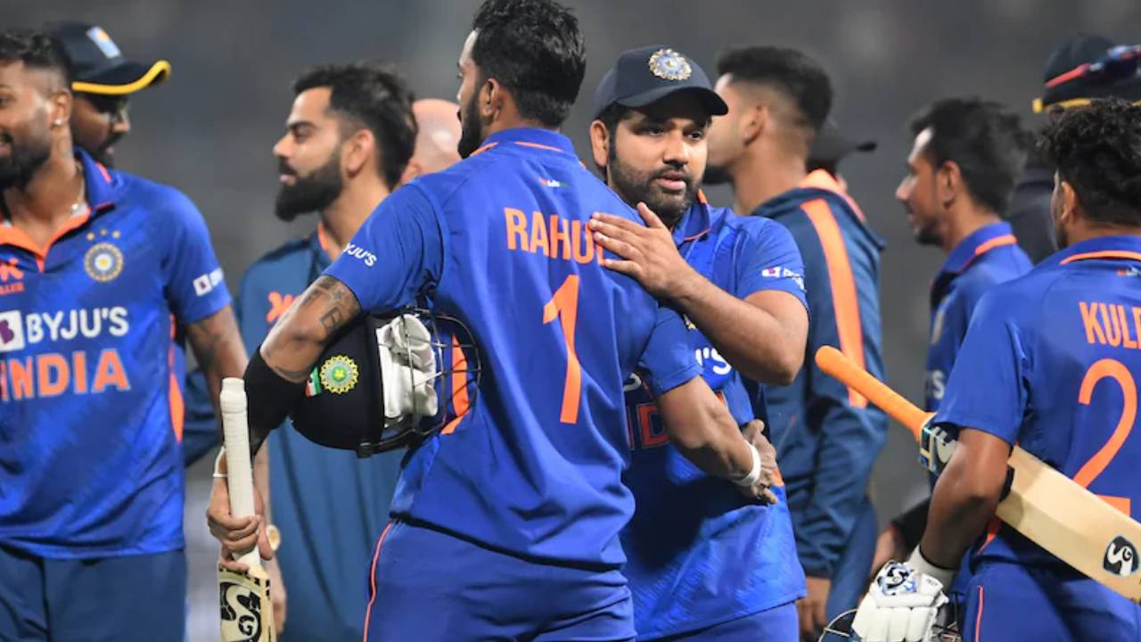 IND vs SL 3rd ODI: క్లీన్స్వీప్పై భారత్ కన్ను.. నేడు ఇండియా వర్సెస్ శ్రీలంక మూడోవన్డే.. సూర్యకుమార్, ఇషాన్కు చోటుదక్కేనా? IND vs SL 3rd ODI: క్లీన్స్వీప్పై భారత్ కన్ను.. నేడు ఇండియా వర్సెస్ శ్రీలంక మూడోవన్డే.. సూర్యకుమార్, ఇషాన్కు చోటుదక్కేనా?