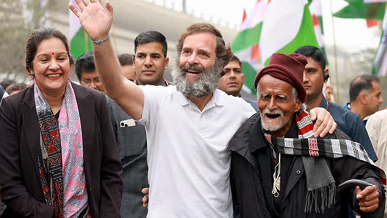 Bharat Jodo Yatra: పంజాబ్ చేరిన రాహుల్కు చుక్కెదురు.. సిక్కుల ఊచకోతను మరోసారి తెరపైకి లేపిన శిరోమణి Bharat Jodo Yatra: పంజాబ్ చేరిన రాహుల్కు చుక్కెదురు.. సిక్కుల ఊచకోతను మరోసారి తెరపైకి లేపిన శిరోమణి