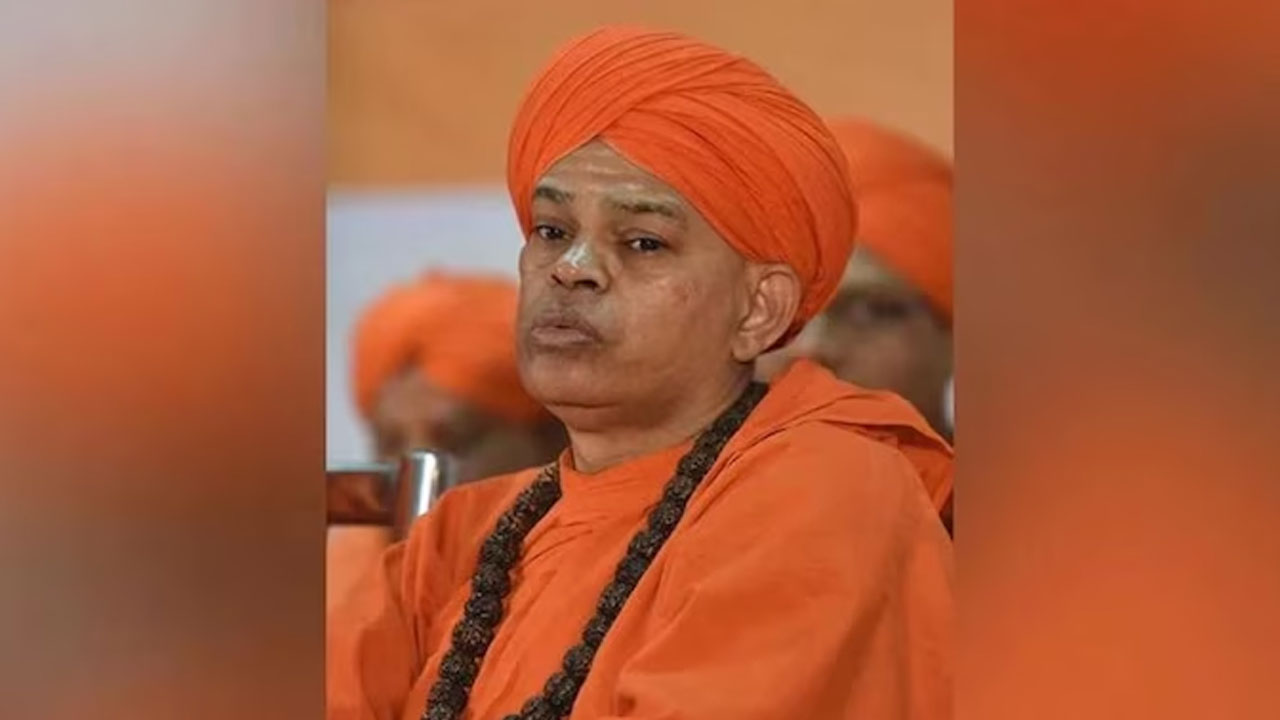 Lingayat seer Shivamurthy: లింగాయత్ గురువు శివమూర్తిపై అత్యాచారం కేసులో ట్విస్ట్.. బాలికలు చెప్పింది అబద్ధమా? Lingayat seer Shivamurthy: లింగాయత్ గురువు శివమూర్తిపై అత్యాచారం కేసులో ట్విస్ట్.. బాలికలు చెప్పింది అబద్ధమా?