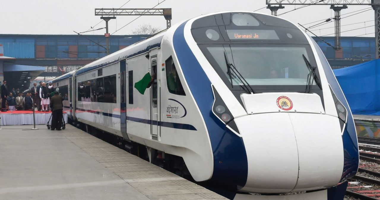 Vande Bharat Express: వందే భారత్ రైలు ప్రమాదంపై ప్రశ్నించగా, భిన్న రీతిలో స్పందించిన మమతా బెనర్జీ Vande Bharat Express: వందే భారత్ రైలు ప్రమాదంపై ప్రశ్నించగా, భిన్న రీతిలో స్పందించిన మమతా బెనర్జీ