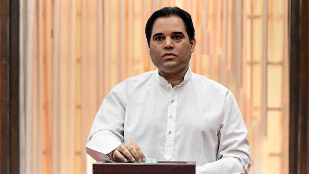 Is Varun Gandhi preparing to quit BJP and join Congress?