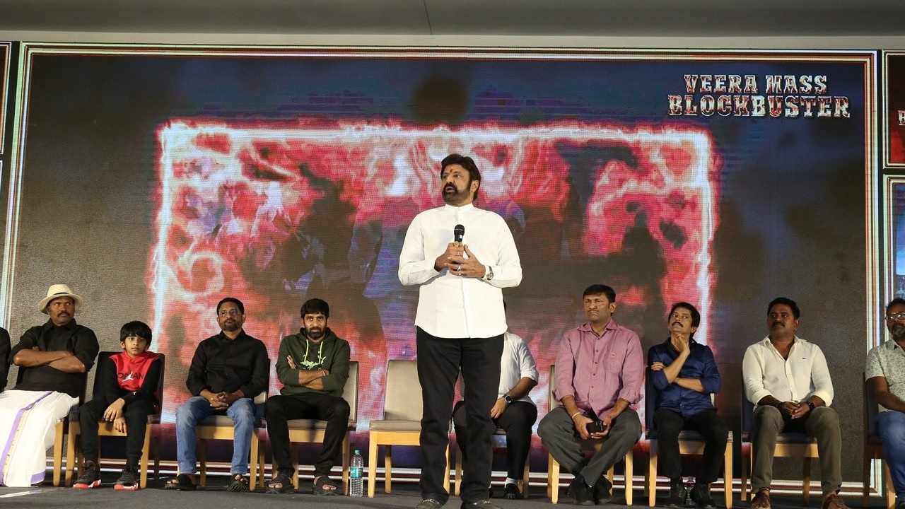 Veera Simha Reddy : సినిమా విషయంలో నేనొక సలహా ఇచ్చా.. ఇవాళ అదే హైలైట్ అయ్యింది.. బాలకృష్ణ! Veera Simha Reddy : సినిమా విషయంలో నేనొక సలహా ఇచ్చా.. ఇవాళ అదే హైలైట్ అయ్యింది.. బాలకృష్ణ!