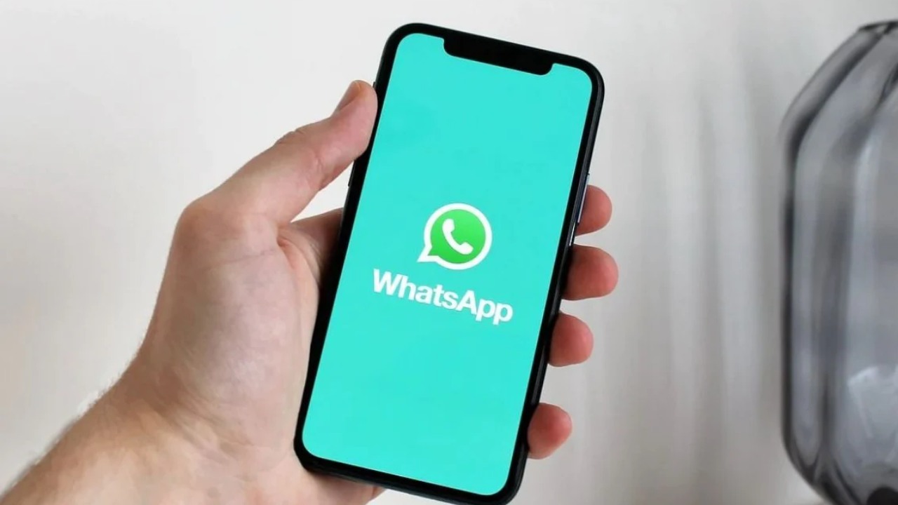 WhatsApp brings new shortcuts for Group admins on iPhone
