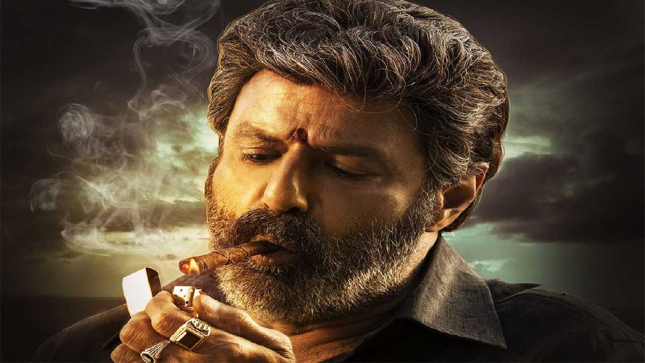 Veera Simha Reddy : ‘వీరసింహారెడ్డి’లో పేలిన పొలిటికల్ డైలాగ్స్.. కట్టడం అభివృద్ధి, కూల్చటం కాదు! Veera Simha Reddy : ‘వీరసింహారెడ్డి’లో పేలిన పొలిటికల్ డైలాగ్స్.. కట్టడం అభివృద్ధి, కూల్చటం కాదు!