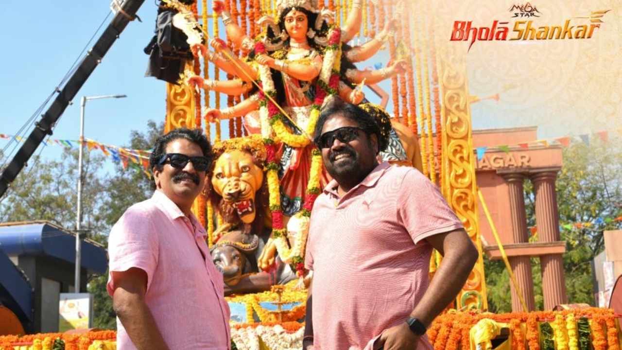 Bhola Shankar : భారీ కలకత్తా సెట్లో మొదలుపెట్టేసిన భోళాశంకర్.. వాల్తేరు వీరయ్య రిటర్న్ టు సెట్స్.. Bhola Shankar : భారీ కలకత్తా సెట్లో మొదలుపెట్టేసిన భోళాశంకర్.. వాల్తేరు వీరయ్య రిటర్న్ టు సెట్స్..