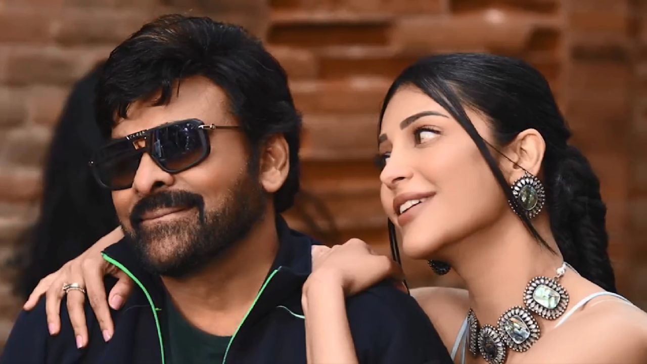 Waltair Veerayya : ‘నీకేమో అందం ఎక్కువ, నాకేమో తొందర ఎక్కువ’ అంటూ మరో పాట లీక్ చేసిన చిరు.. Waltair Veerayya : ‘నీకేమో అందం ఎక్కువ, నాకేమో తొందర ఎక్కువ’ అంటూ మరో పాట లీక్ చేసిన చిరు..