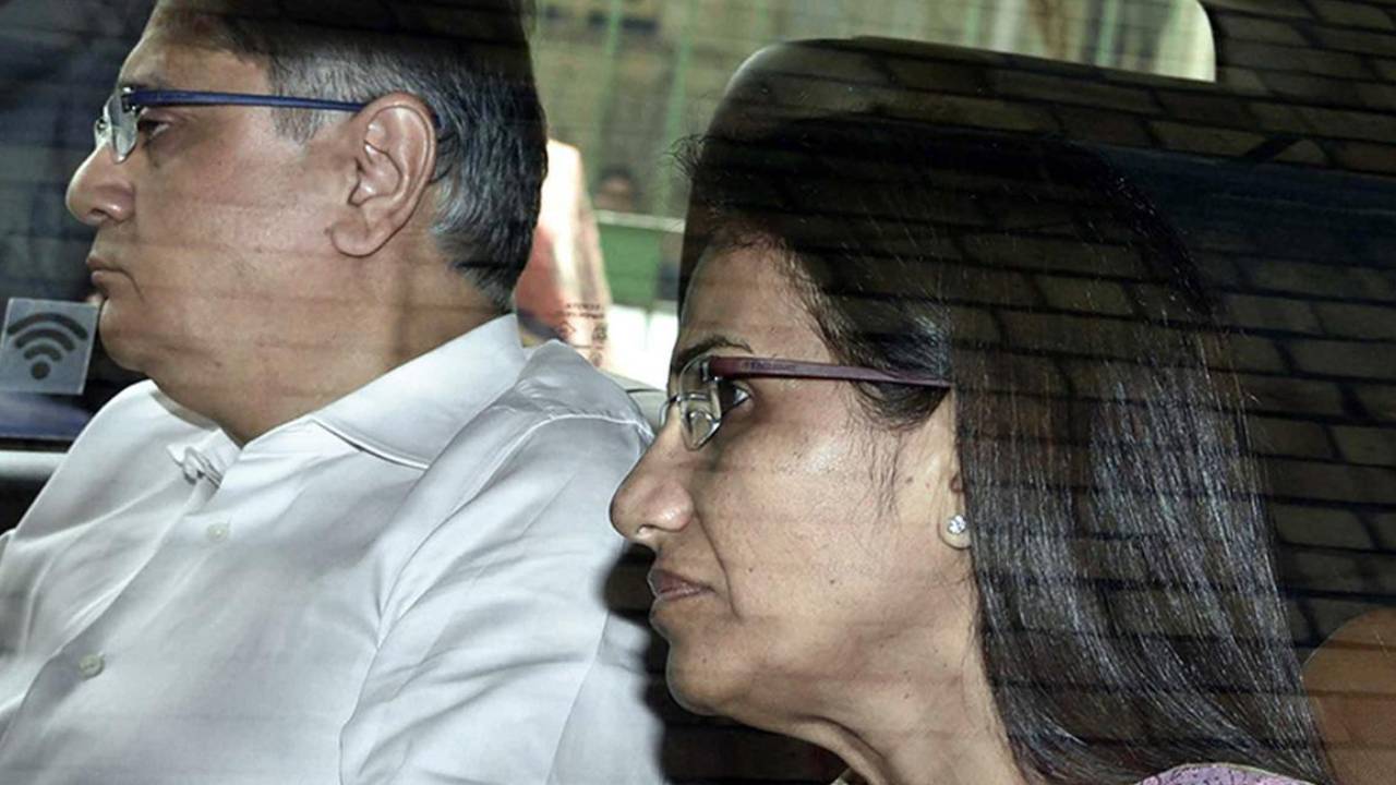 ICICI Loan Case: ఐసీఐసీఐ మాజీ సీఈఓ చందా కొచ్చర్, దీపక్ కొచ్చర్కు బాంబే హైకోర్టులో ఊరట.. ICICI Loan Case: ఐసీఐసీఐ మాజీ సీఈఓ చందా కొచ్చర్, దీపక్ కొచ్చర్కు బాంబే హైకోర్టులో ఊరట..