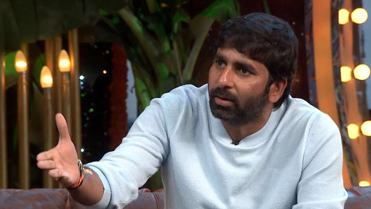 Gopichand Malineni : బాలకృష్ణకి డైరెక్టర్ మొదట వినిపించింది వీరసింహారెడ్డి స్టోరీ కాదట.. Gopichand Malineni : బాలకృష్ణకి డైరెక్టర్ మొదట వినిపించింది వీరసింహారెడ్డి స్టోరీ కాదట..