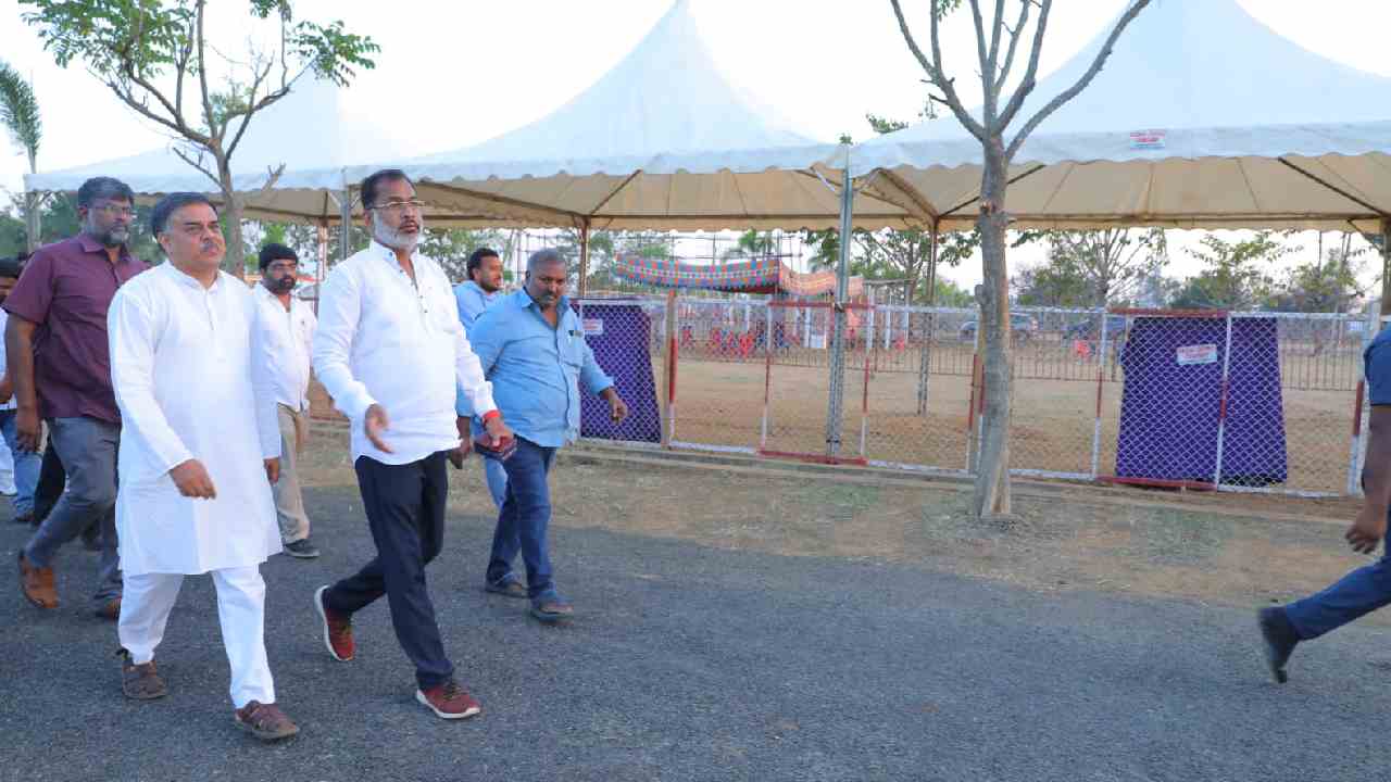 Janasena: రేపే జనసేన ‘యువశక్తి సభ’.. ఏర్పాట్లు పరిశీలించిన నాదెండ్ల, నాగబాబు Janasena: రేపే జనసేన ‘యువశక్తి సభ’.. ఏర్పాట్లు పరిశీలించిన నాదెండ్ల, నాగబాబు
